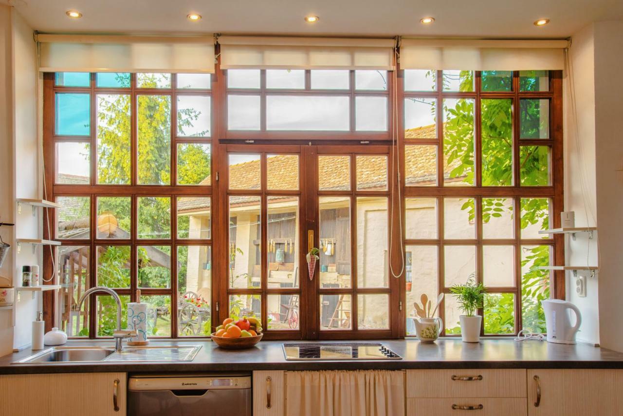 קארנאץ Apartment Tri Mudraca מראה חיצוני תמונה