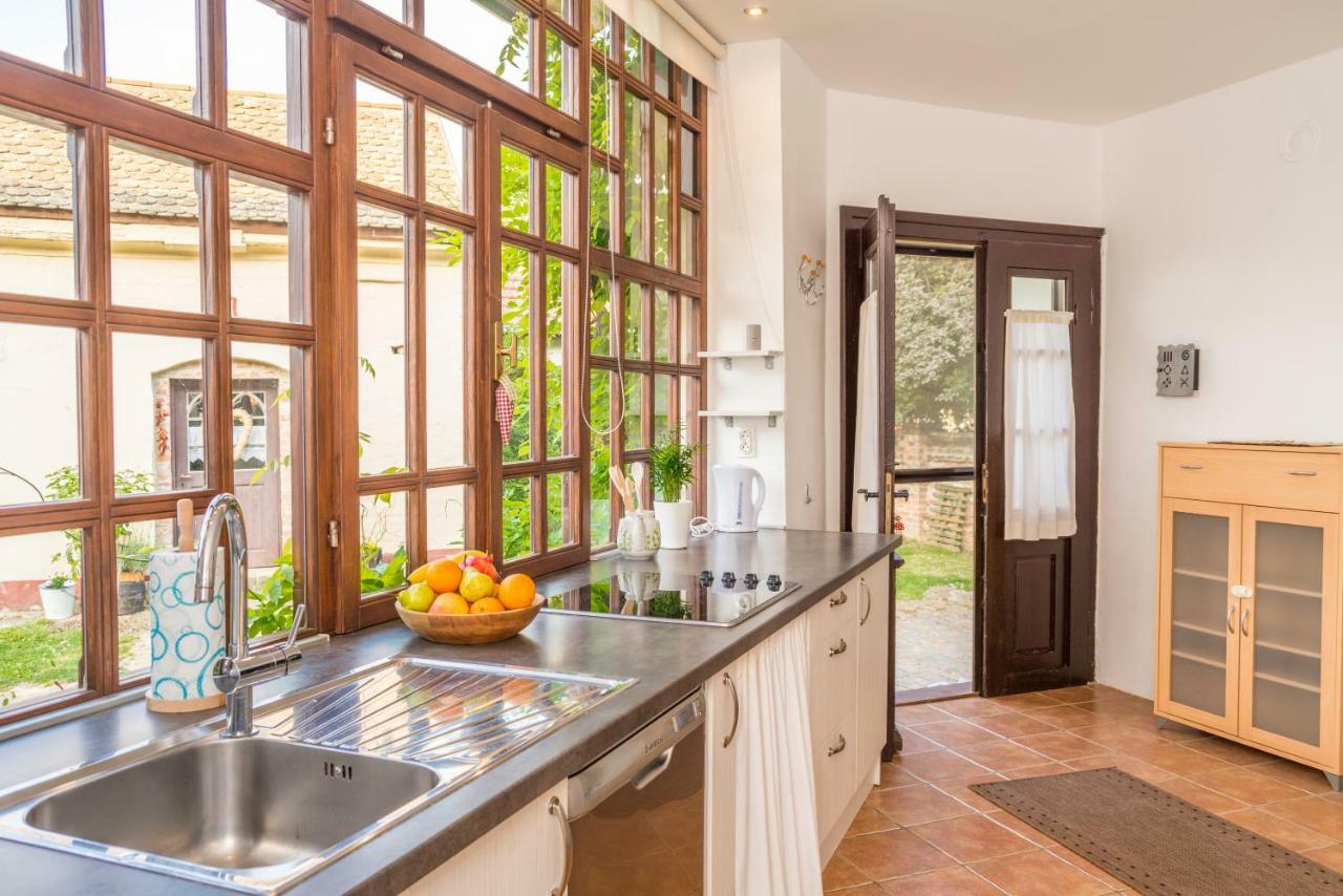 קארנאץ Apartment Tri Mudraca מראה חיצוני תמונה
